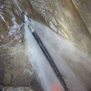 Ciśnieniowe czyszczenie kanalizacji